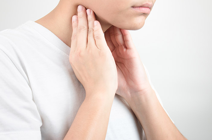 扁桃炎は喉の痛みを引き起こす可能性があります、ここに説明があります