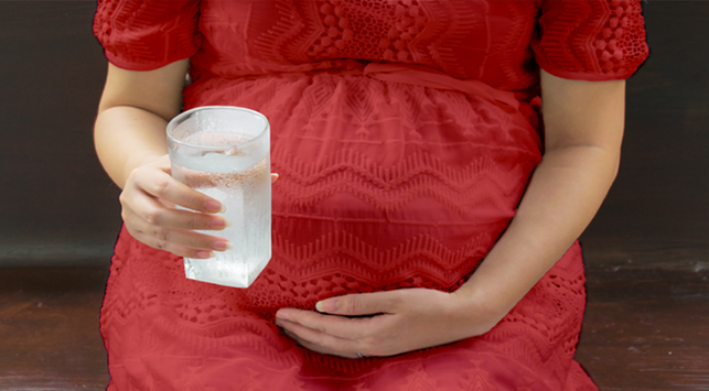 Знайте въздействието на бременните жени да пият студена вода