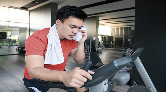 Egzersiz sırasında çok terlemek daha fazla kalori yakmak anlamına mı geliyor?