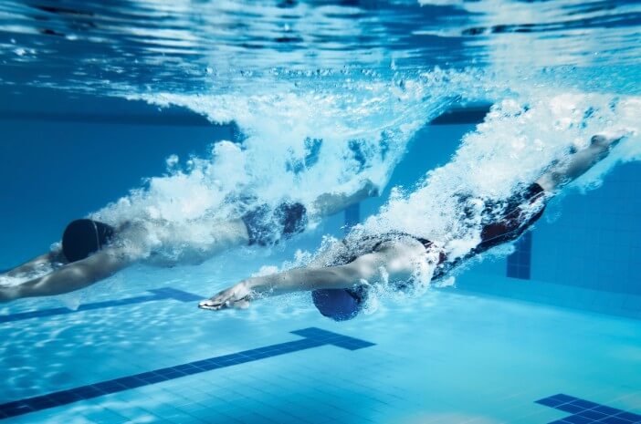 خرافة أم حقيقة ، السباحة الدؤوبة يمكن أن تزيد الجسم؟