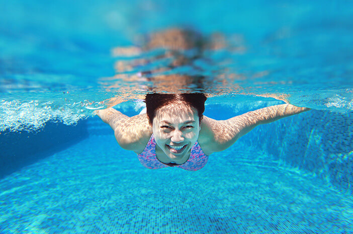 Nuotare in piscina aumenta il rischio di Panu?