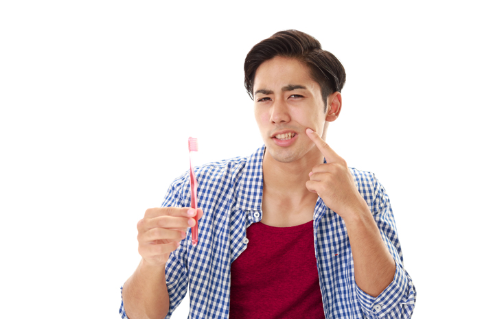 4 modi per trattare il mal di denti in modo naturale