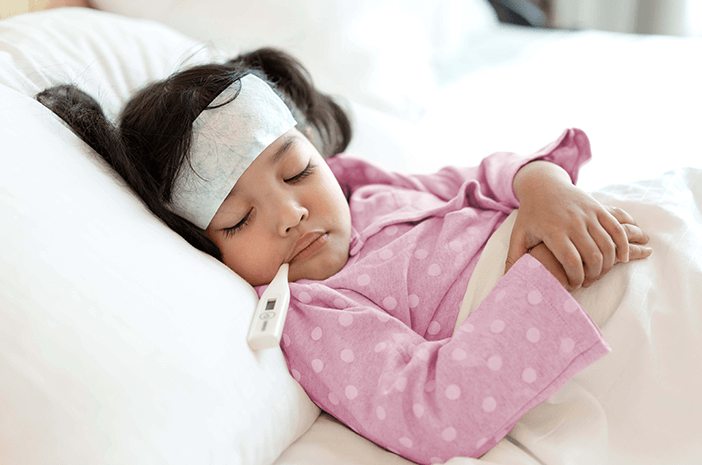 子供はデング熱を患っています、母親は何をすべきですか？