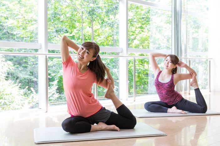 4 gerakan yoga ini dapat membantu melegakan sakit lutut