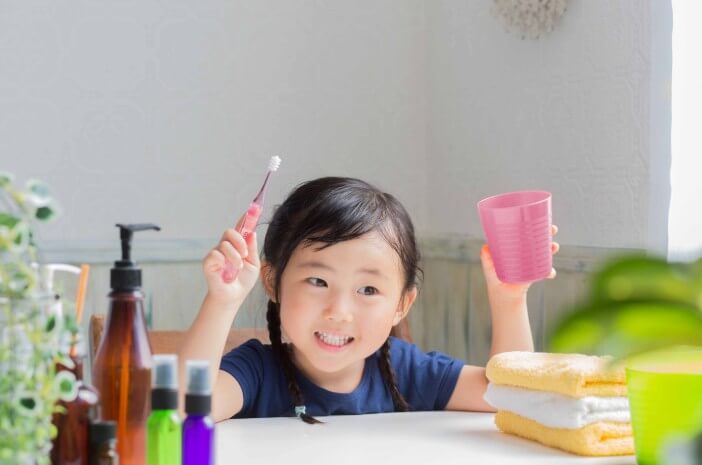 На каква възраст точно децата използват зъбни четки?