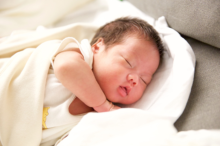 Bebeklerin gün içinde daha uzun uyuması normal mi?