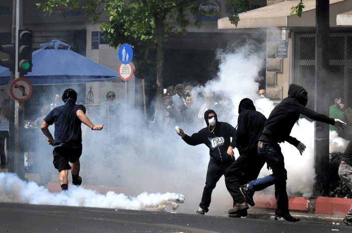 Gas lacrimogeno scaduto virale, quali sono i pericoli?