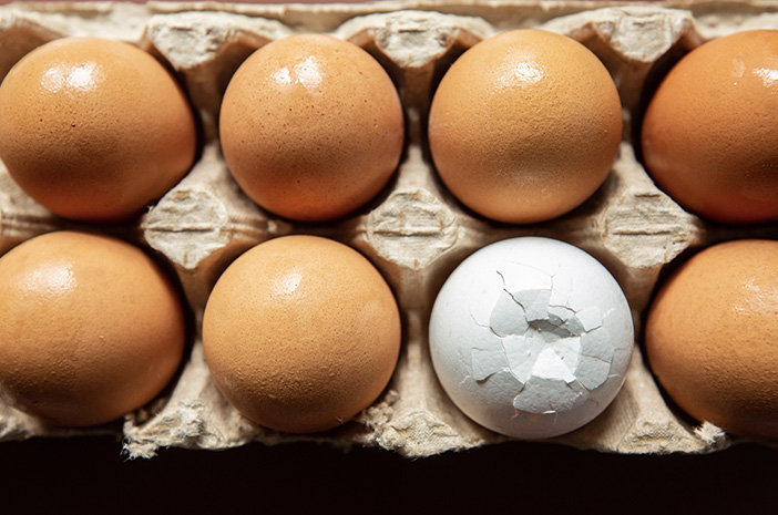 Fai attenzione, questo è l'impatto del consumo di uova incrinate