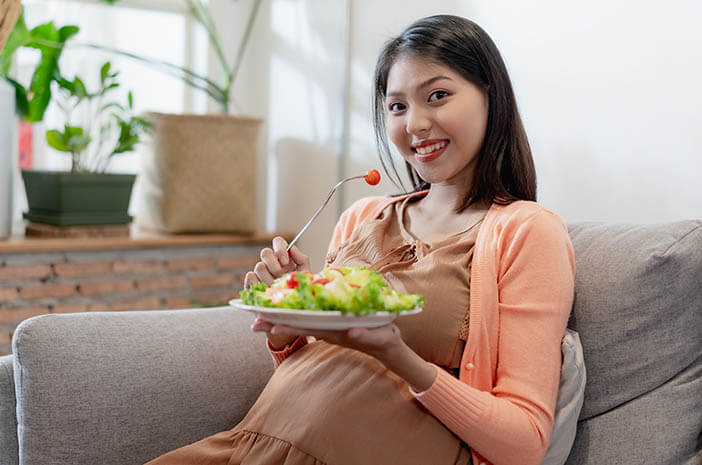 Adakah benar bahawa wanita hamil perlu menggandakan bahagian makan?